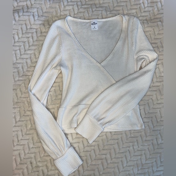 Hollister fall and winter tee long sleeve top bundle size medium - Picture 2 of 5